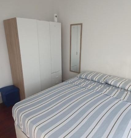 Habitacion Pequena Con Balcon Vigo Exterior foto